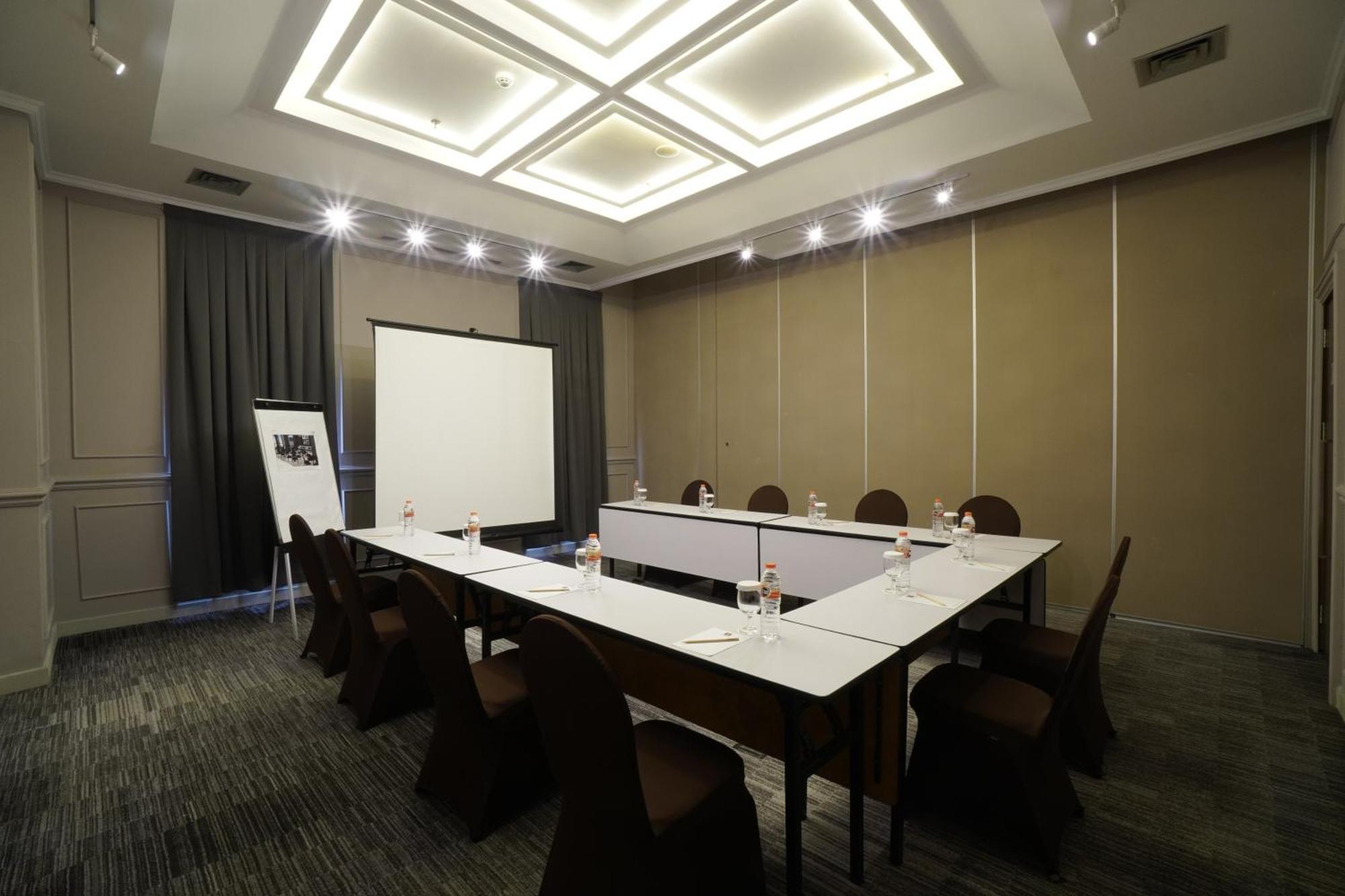 Swiss-Belinn Cawang Jakarta Buitenkant foto
