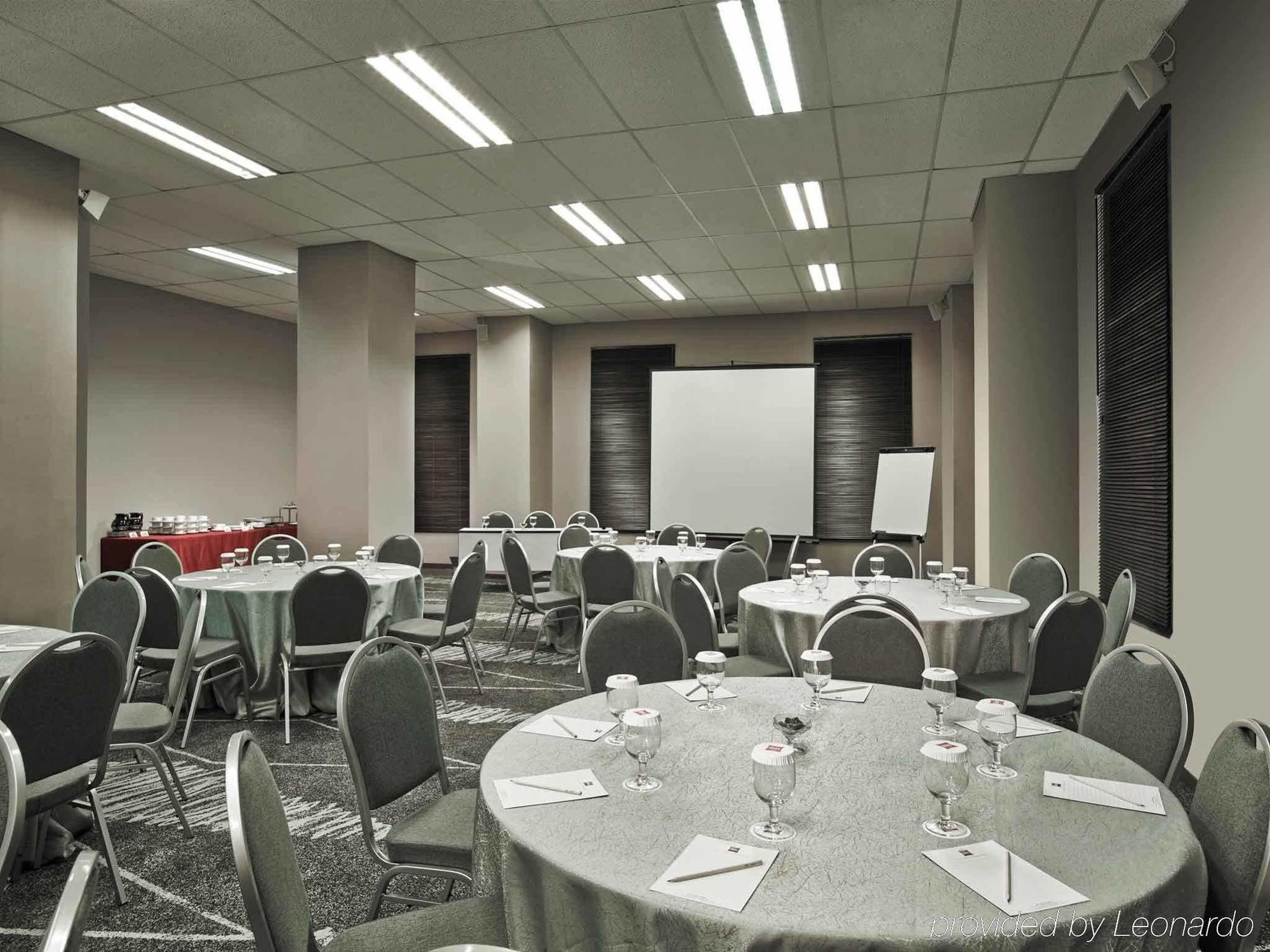 Swiss-Belinn Cawang Jakarta Buitenkant foto