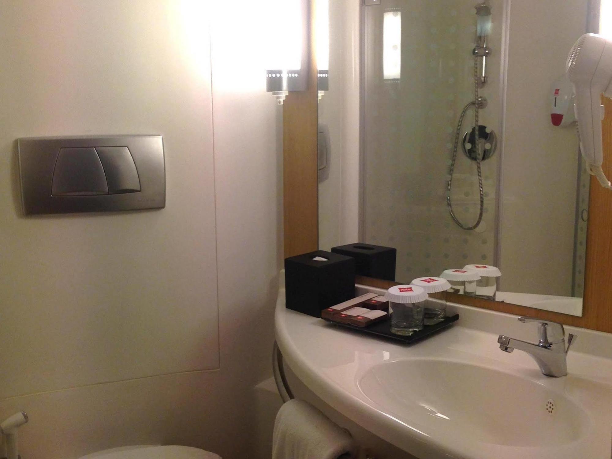 Swiss-Belinn Cawang Jakarta Buitenkant foto